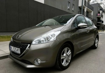 Peugeot 208 I Hatchback 3d 1.2 VTI 82KM 2013 Peugeot 208 Czujniki Parkowania Climatronic Alu Warszawa 1.2 Benzyna 82KM, zdjęcie 1