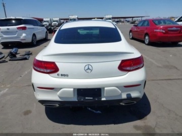 Mercedes Klasa C W205 2017 Mercedes-Benz Klasa C 2017 MERCEDES-BENZ C 300 2.0 Benzyna 241KM, zdjęcie 5