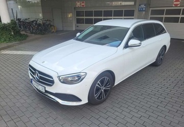 Mercedes Klasa E W213 Kombi Facelifting 2.0 220d 200KM 2022 Mercedes-Benz Klasa E Mercedes-Benz Klasa E 220 d T 9G-TRONIC Avantgarde, zdjęcie 1