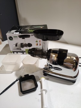 Wyciskarka wolnoobrotowa Omega Juicers MM900