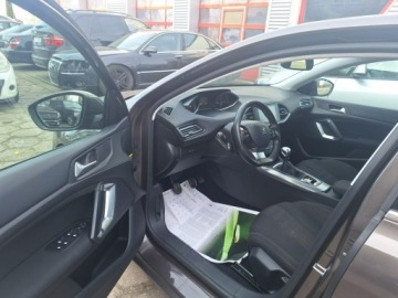 Peugeot 308 II Hatchback 5d 1.2 PureTech 130KM 2016 Peugeot 308 stan idealny, zdjęcie 8