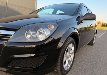 Opel Astra J Sports Tourer 1.6 Twinport ECOTEC 115KM 2010 Opel Astra LIFT 1.6i 115ps PDC GrzaneFotele Klima Doinwestowana Bezwypadko, zdjęcie 20