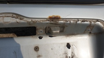 MAZDA TRIBUTE I VÍKO KUFRU ZADNÍ