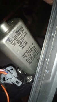 DACIA SANDERO 2009 PŘEDNÍ STRANA PRAVÁ ZVEDÁKY SKEL