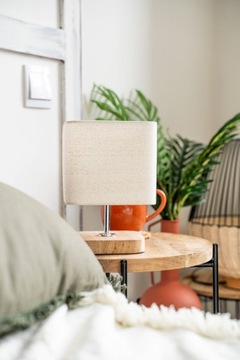 Бежевая прикроватная лампа с абажуром 24 см.