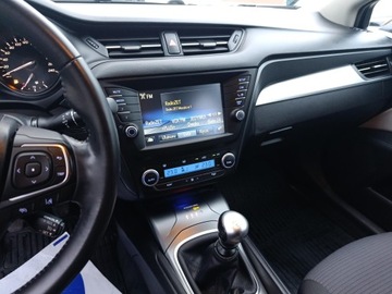 Toyota Avensis III Wagon Facelifting 2015 2.0 D-4D 143KM 2017 Toyota Avensis 2.0 D-4D Premium III (2009-) Toyota, zdjęcie 24