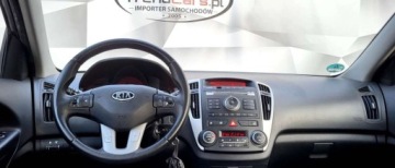 Kia Ceed I SW Facelifting 1.6 DOHC CVVT 126KM 2010 Kia Ceed 1.6 125 KM bezwypadkowa klimatronic szyberdach 1.6 Benzyna 125KM, zdjęcie 22