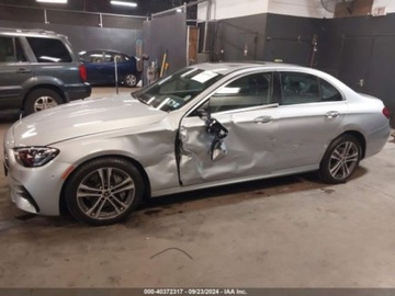 Mercedes Klasa E W213 2022 Mercedes-Benz Klasa E 2022r, 4Matic, 2.0L 2.0 Benzyna 255KM, zdjęcie 4
