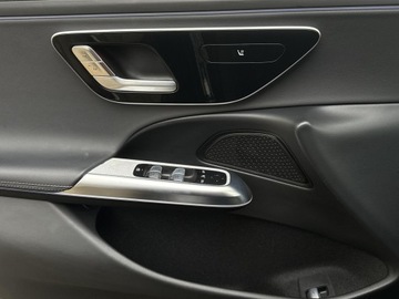 Mercedes Klasa E W214 Sedan 2.0 220d 197KM 2024 Mercedes-Benz E 220 4MATIC, Pakiet AMG, zdjęcie 19