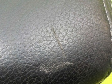 KIA SOUL 11R PODHLAVNÍK CENTRÁLNÍ ZADNÍ