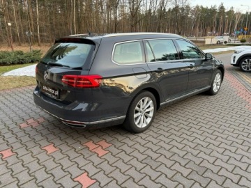 Volkswagen Passat B8 Variant 1.4 TSI BlueMotion Technology ACT 150KM 2017 Volkswagen Passat Variant Highline Full LED, zdjęcie 5