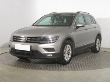 Volkswagen Tiguan II SUV 2.0 TDI 115KM 2018 VW Tiguan 2.0 TDI, Navi, Klima, Klimatronic, zdjęcie 1