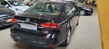 Volkswagen Jetta VI Sedan Facelifting 2.0 TDI 110KM 2017 Volkswagen Jetta 1 REJ 2017 ROCZNA GWARANCJA, zdjęcie 4