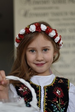 Красно-белый народный венок