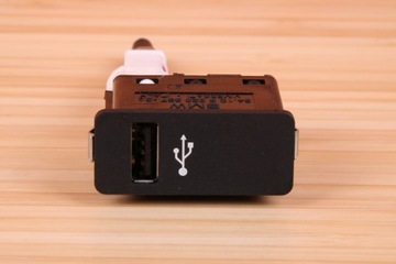 BMW F45 F46 F48 F39 GNIAZDO PORT USB 6820397