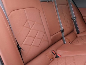 BMW Seria 5 G90-91 Sedan Plug-In 3.0 50e 489KM 2025 BMW Seria 5 550e xDrive Sport Sedan 3.0 (489KM) 2025, zdjęcie 10