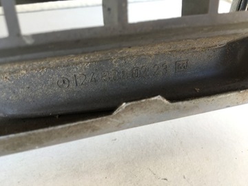 РЕШЕТКА РАДИАТОРА MERCEDES W124 1248880223 1985-1993