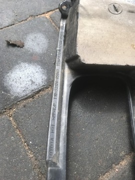 AVENSIS T25 II RÁMEČEK HALOGEN NÁRAZNÍKU LEVÝ 03-06