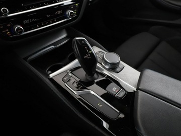 BMW Seria 5 G30-G31 Touring 520d 190KM 2018 BMW 520 FV23 520d Automat xDrive M Sport Nawigacja, zdjęcie 28