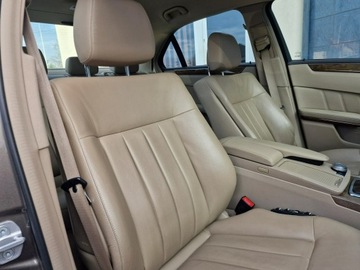 Mercedes Klasa E W212 Limuzyna 250 CGI BlueEFFICIENCY 204KM 2010 Mercedes E 250 CGI Elegance Automat Navi Skóry, zdjęcie 22