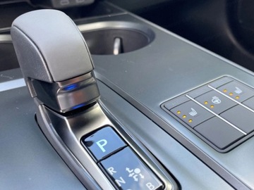 Lexus UX Crossover Facelifting 2.0 300h 199KM 2025 Od ręki - 300h F Sport Design 2.0 Hybrid Dynamic Force 199KM | 10 głośników, zdjęcie 8