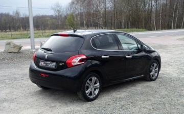 Peugeot 208 I Hatchback 3d 1.6 e-HDI 92KM 2013 Peugeot 208 1.6e-HDI 92KM Oryginalny lakier i szyby Panoramiczny dach Klim, zdjęcie 6