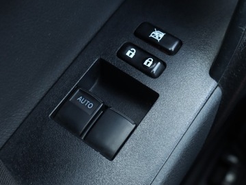 Toyota Corolla XI Sedan 1.33 Dual VVT-i 99KM 2015 Toyota Corolla 1.3 Dual VVT-i, Salon Polska, Klima, zdjęcie 16