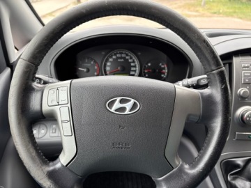 Hyundai H1 II Wagon 2.5 CRDi 170KM 2011 HYUNDAI H1 8-OSÓB KLIMA PARKTRONIC HAK SKÓRY GRZANE FOTELE WEBASTO, zdjęcie 18