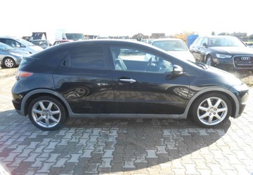 Honda Civic VIII Hatchback 3d 1.8 i-VTEC 140KM 2007 Honda Civic Honda Civic VIII 1.8 Benzyna 140 KM 1.8 Benzyna 140KM, zdjęcie 3