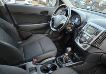 Hyundai i30 I CW Facelifting 1.6 CRDi 90KM 2012 Hyundai i30 Przeglad i ubezpieczenie do Sierpnia. 1.6 Diesel 90KM, zdjęcie 4