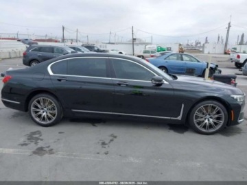 BMW Seria 7 G70 2022 BMW Seria 7 2022r., 4x4, 4.4L 4.4 Benzyna 523KM, zdjęcie 4