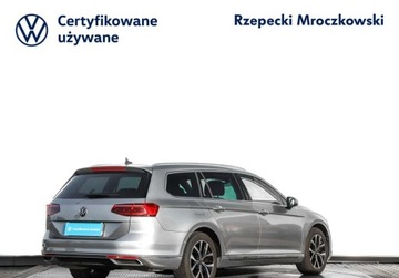Volkswagen Passat B8 Variant Facelifting 2.0 TSI 190KM 2022 Volkswagen Passat 2.0 TSI 190KM DSG Elegance Reflektory Matrix Szyba przed, zdjęcie 4