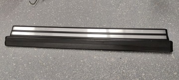 MERCEDES W210 NAKŁADKA PROGU PRZEDNIA 2106800135