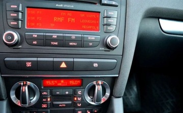 Audi A3 8P Hatchback 3d 1.6 102KM 2009 Audi A3 Klimatyzacja, Ksenony, Podgrzewane fotele, Czujniki parkowania tyl, zdjęcie 20