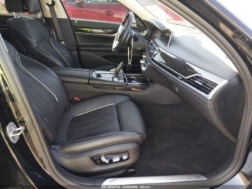 BMW Seria 7 G70 2022 BMW Seria 7 740i 2022 3.0 Benzyna 335KM, zdjęcie 9