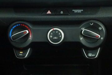 Kia Rio IV Hatchback 5d Facelifting 1.0 T-GDI 100KM 2022 Kia Rio 1.0 T-GDI, Klima, Tempomat, Parktronic, zdjęcie 9