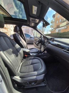 BMW X1 F48 2018 BMW X1 245KM xDrive biała perła, zdjęcie 6