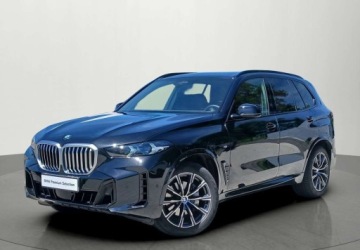 BMW X5 G05 SUV Facelifting 3.0 30d 298KM 2025 BMW X5 xDrive30d M Sport M sport HAK Szyby akustyczne Asystenci kamery360