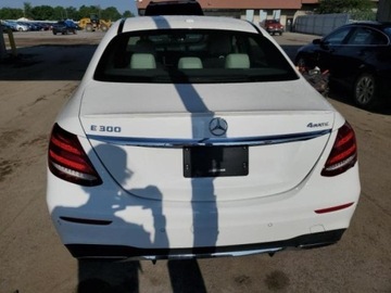 Mercedes Klasa E W213 2017 Mercedes-Benz Klasa E Mercedes-Benz E-Class 300 Luxury 4MATIC Sedan 2.0, zdjęcie 3