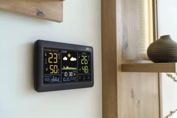 Черная метеостанция с прогнозом и барометром E0387