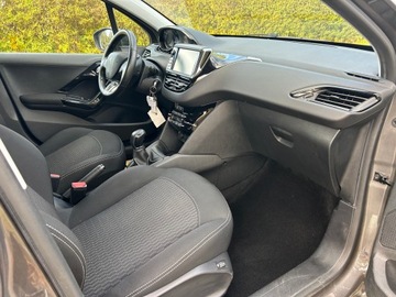 Peugeot 208 I Hatchback 5d Facelifting 1.2 PureTech 82KM 2018 Peugeot 208 1.2 Benzyna-Klimatronic, zdjęcie 10