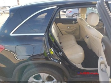 Mercedes GLC C253 2018 Mercedes-Benz GLC 2018 r., 2,0L 300 4MATIC 2.0 Benzyna 241KM, zdjęcie 10