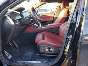 BMW X6 G06 2022 BMW X6 M50i 2022 4.4 Benzyna 523KM, zdjęcie 7