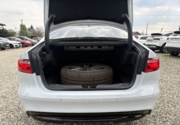 Jaguar XF II Sedan 2.0 i4D 163KM 2017 Jaguar XF Samochod z gwarancja 2.0 Diesel 163KM, zdjęcie 5
