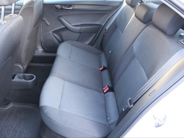 Skoda Rapid II Liftback Facelifting 1.6 TDI CR 115KM 2017 Skoda Rapid rata brutto od 1 680 zł / Klimatyzacja, zdjęcie 11