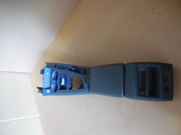 AUDI A4 B9 A5 8W TUNEL LOKETNÍ OPĚRKA 8W1864261C