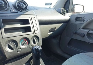 Ford Fiesta V 1.3 i 60KM 2003 Ford Fiesta Ford Fiesta 1.3 Benzyna 60KM, zdjęcie 10