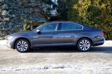 Volkswagen Passat B8 Variant Facelifting 2.0 TDI SCR 150KM 2022 Volkswagen Passat Bezwypadek, B8, 2022, 2.0 TDI 150KM, DSG, Kamera, BDB, F, zdjęcie 4