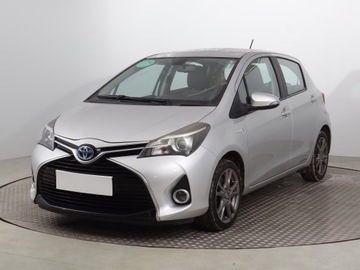 Toyota Yaris III Hatchback 5d Facelifting Hybrid 100KM 2015 Toyota Yaris 1.5 Hybrid, 1. Właściciel, zdjęcie 1
