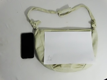 Белая кожаная сумочка, размер А4.
